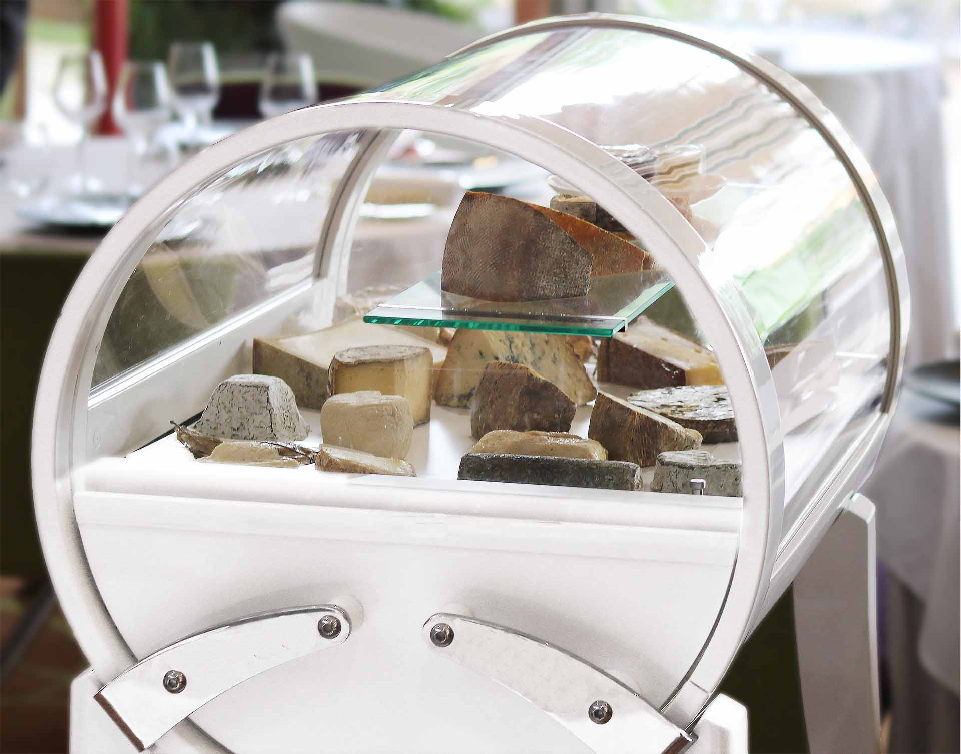 Sweet Kit white lacquered dessert trolley by QUISO, used by Le grand Hôtel de Cannes for cheese service, 2018