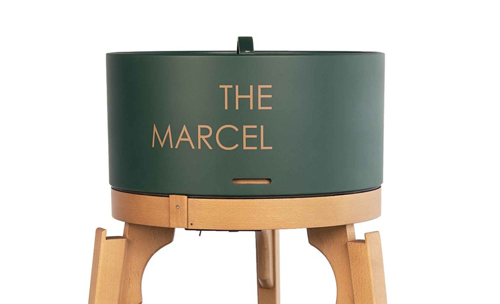 COQ cheese trolley from QUISO, in hazelnut-stained oak, personalised with a green RAL 6005 cap and a logo for The Marcel restaurant in Sète, 2021